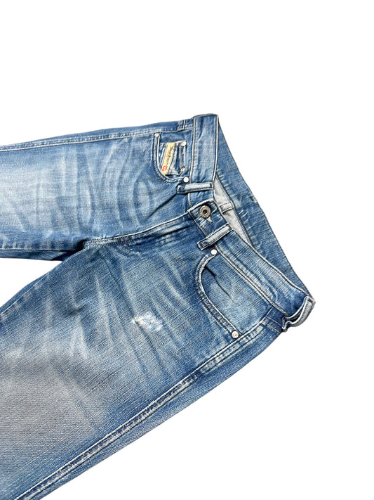 Vintage Diesel Y2K Low Waist Flared Damenjeans (M) – Detailaufnahme 1