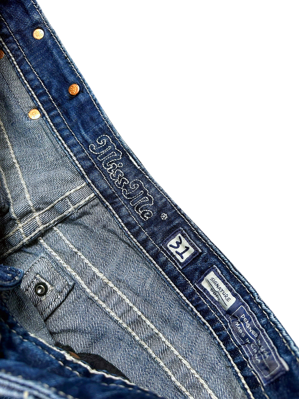 Vintage Miss Me Y2K Bootcut Damenjeans (XL) – Detailaufnahme 2