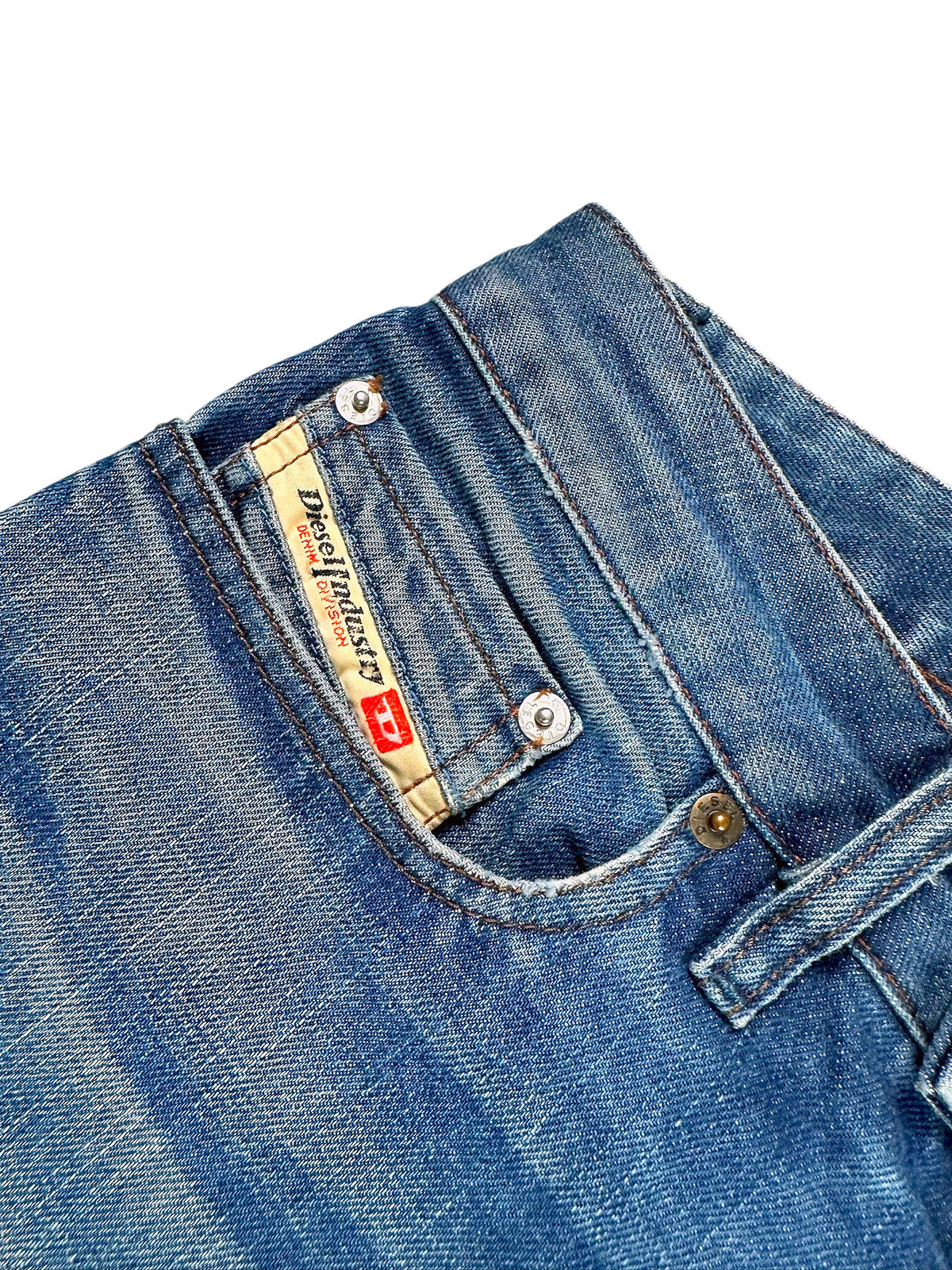 Vintage Diesel Bootcut Damenjeans (L) – Detailaufnahme 1