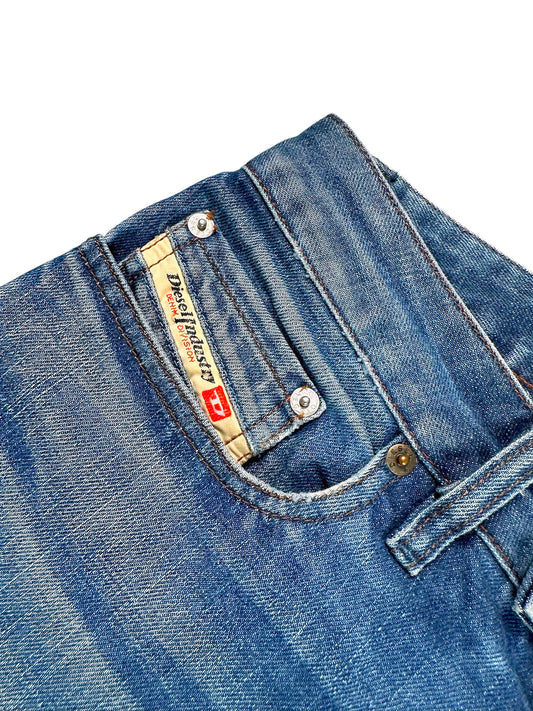 Vintage Diesel Bootcut Damenjeans (L) – Detailaufnahme 1
