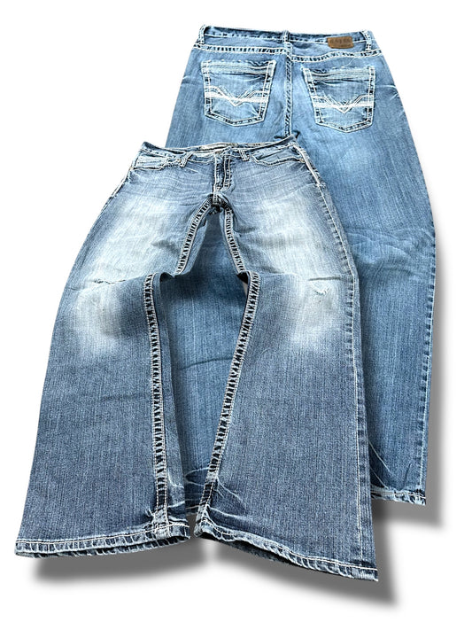 Vintage Embroidery Y2K Flared Jeans (M)