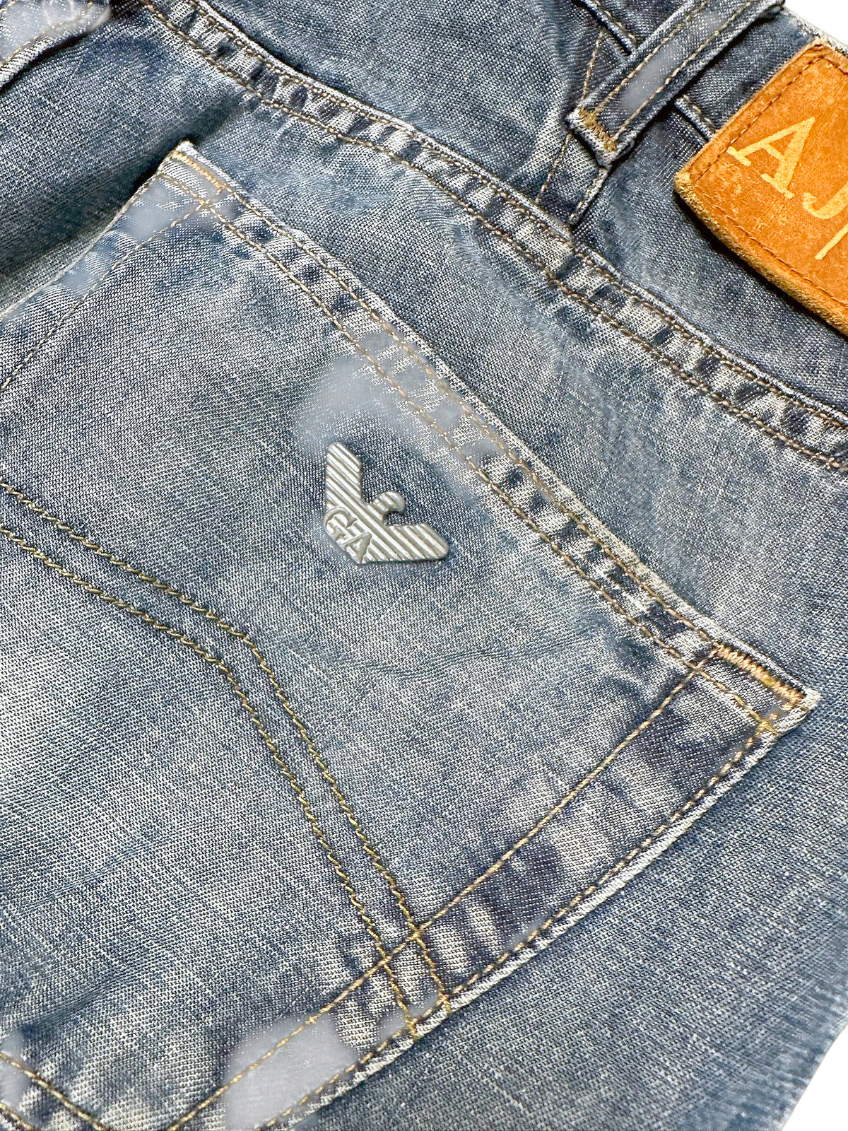 Vintage Armani Jeans Straight Leg Jeans (L) – Detailaufnahme 4