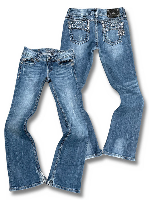 Vintage Miss Me Y2K Low Waist Bootcut Damenjeans (S) – Vorder- und Rückansicht