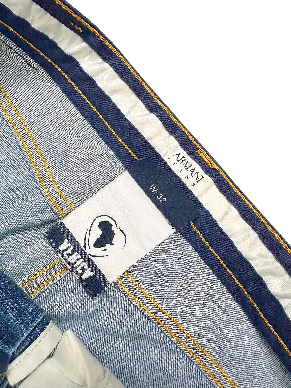 Vintage Armani Straight Leg Jeans (M) – Detailaufnahme 2