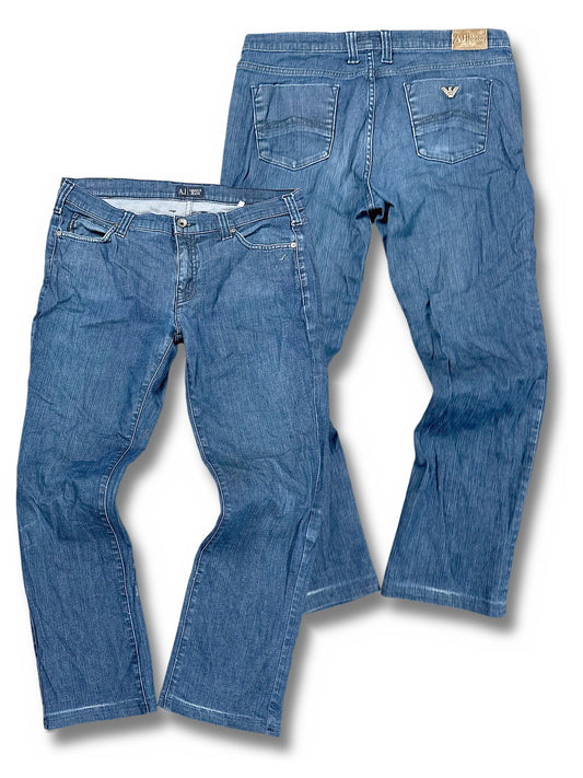 Vintage Armani Straight Leg Jeans (S) – Vorder- und Rückansicht
