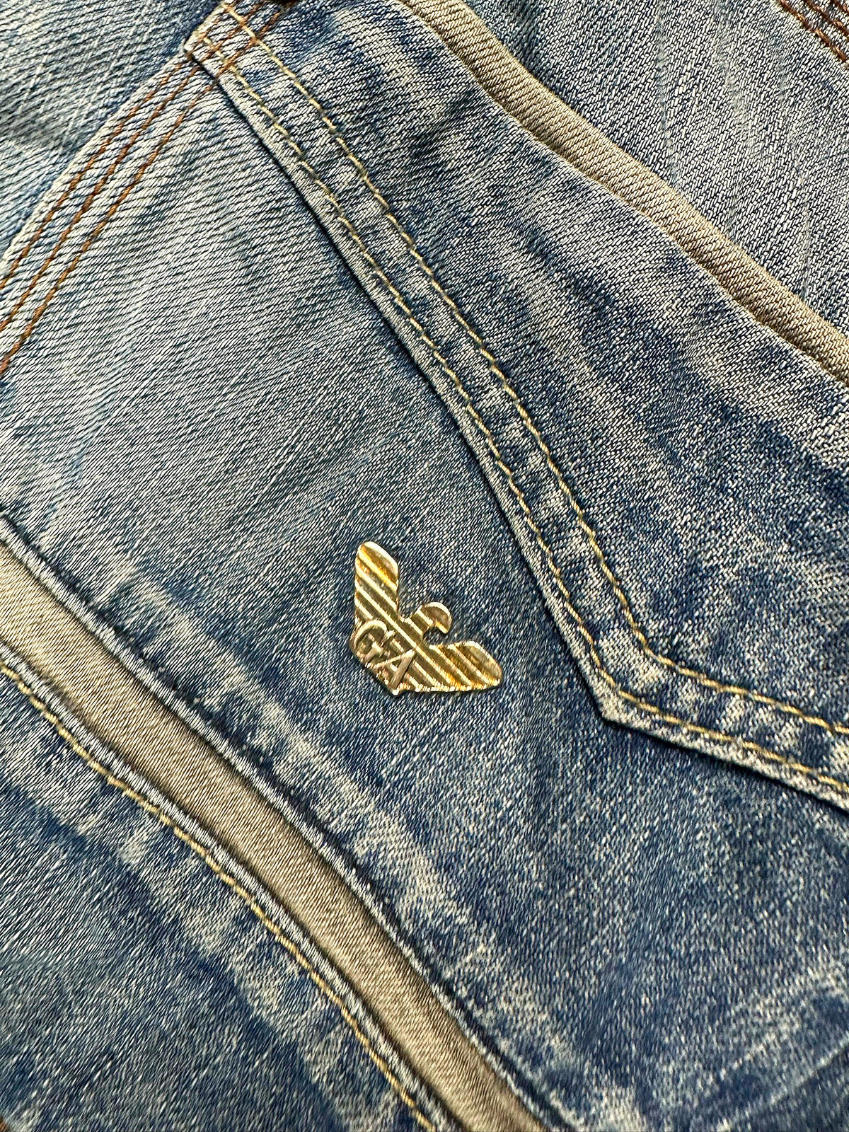 Vintage Emporio Armani Y2K Straight Leg Jeans (M) – Detailaufnahme 5