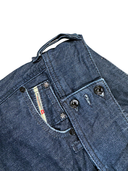 Vintage Diesel Bootcut Damenjeans Knopfleiste Detail