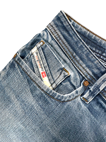 Vintage Diesel Y2K Straight Leg Jeans „LARKEE“ (M)