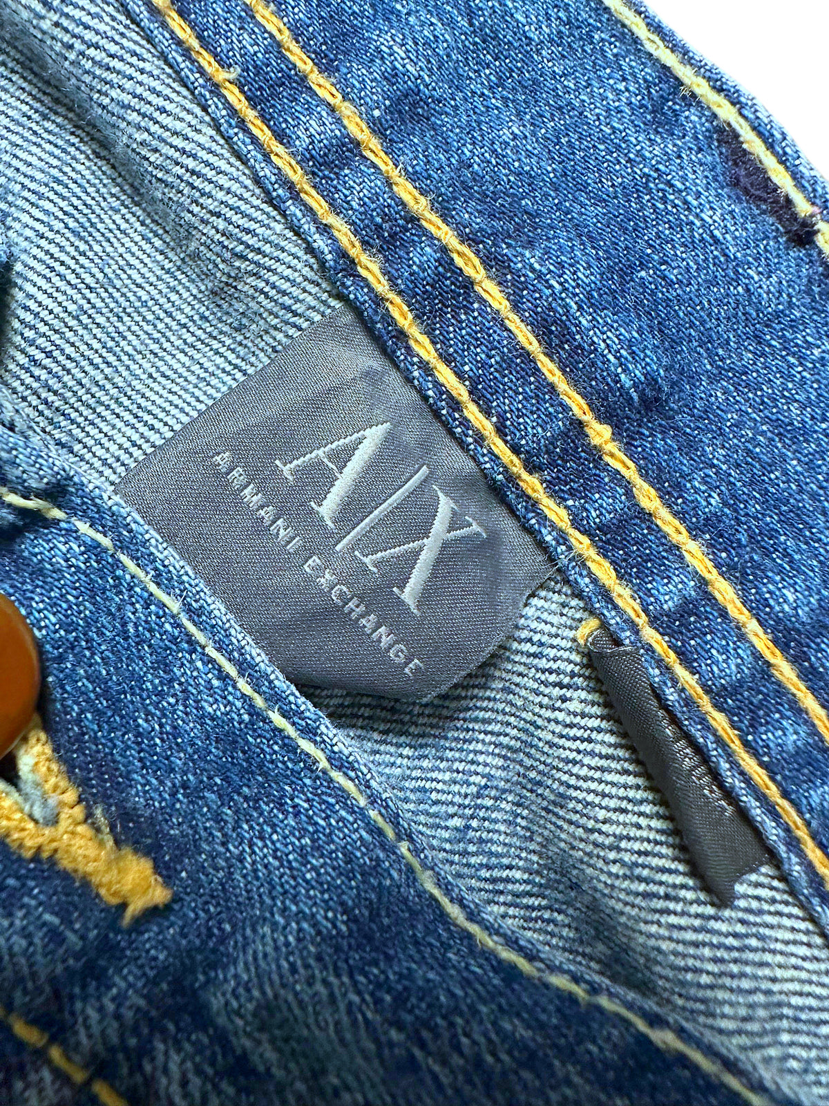 Vintage Armani Y2K Flared Jeans (M) – Detailaufnahme 2