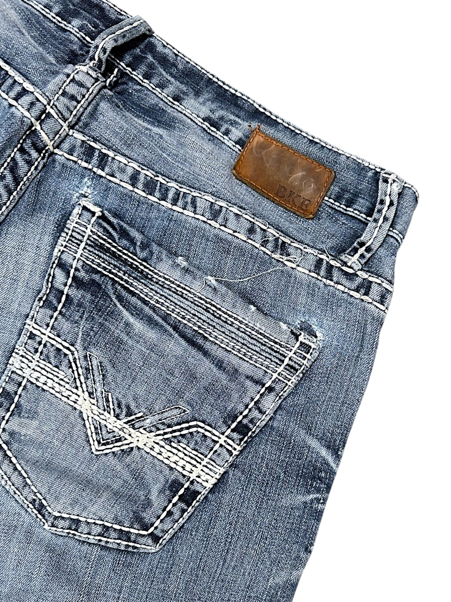 Vintage Embroidery Y2K Flared Jeans (M)