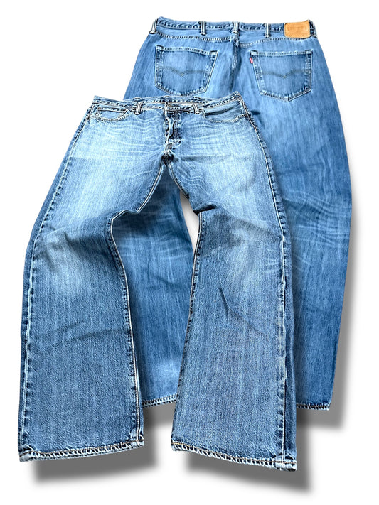 Vintage Levi’s Straight Leg Jeans (XL)