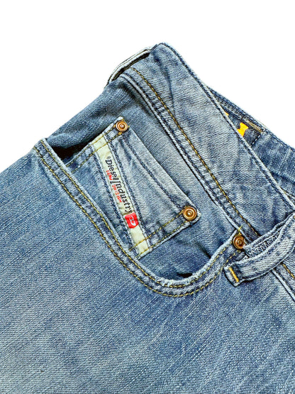 Vintage Diesel Flared Jeans „Zatiny“ (L) – Detailaufnahme 2