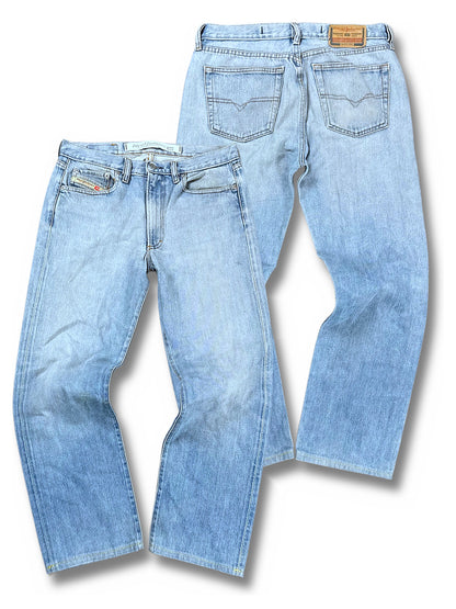 Vintage Diesel Straight Leg Jeans „Industry“ (S) – Vorder- und Rückansicht