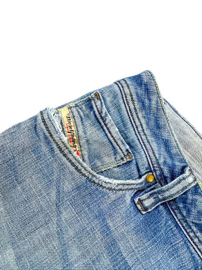 Vintage Diesel Y2K Flared Jeans (S) – Detailaufnahme 2