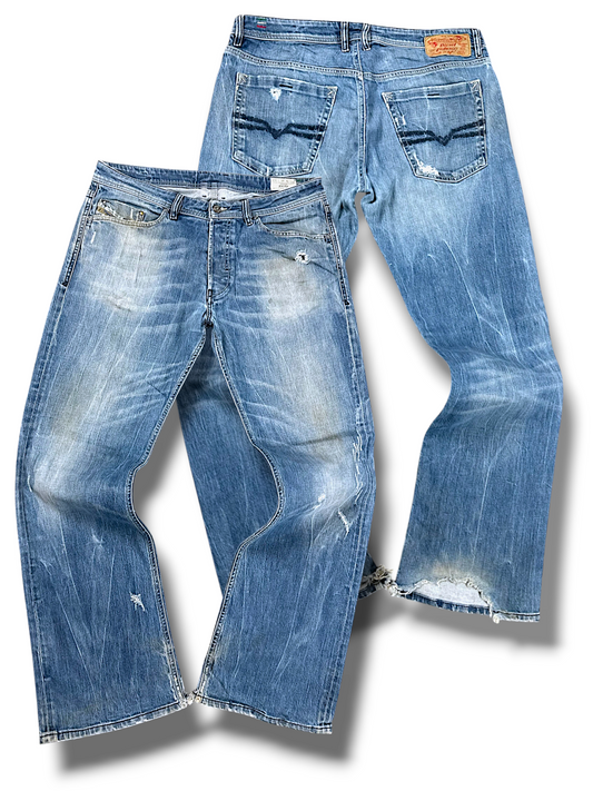 Vintage Levi’s Flared Jeans „ZHAV“ (L)
