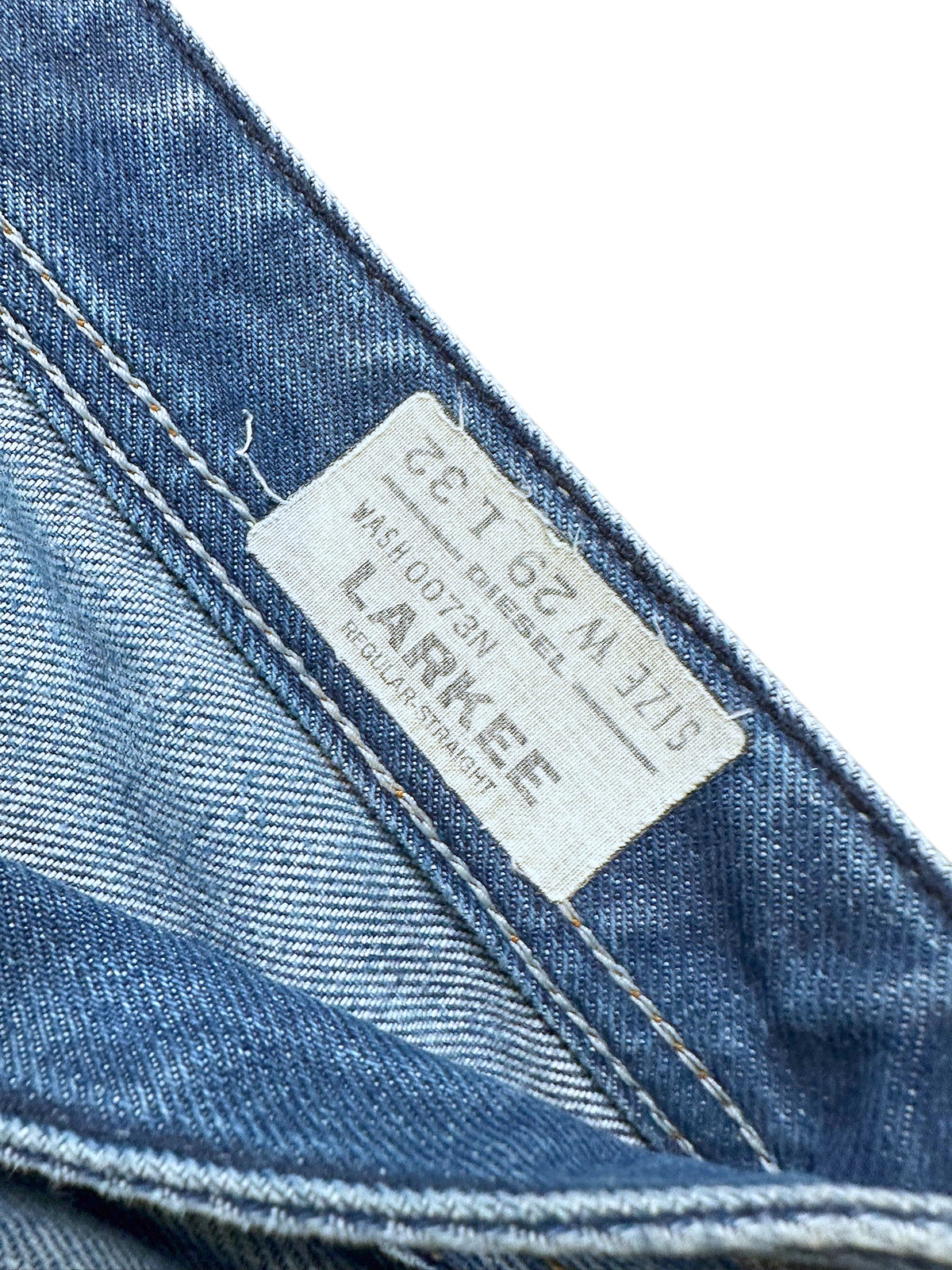 Vintage Diesel Y2K Straight Leg Jeans „Larkee“ (S) – Detailaufnahme 3