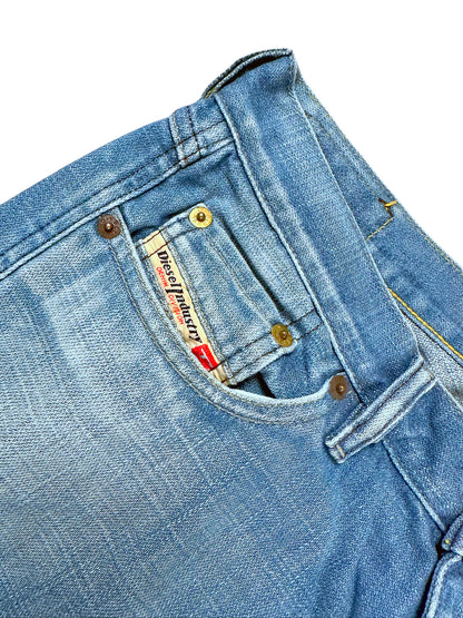 Vintage Diesel Low Waist Bootcut/Flared Damenjeans (M) – Detailaufnahme 2