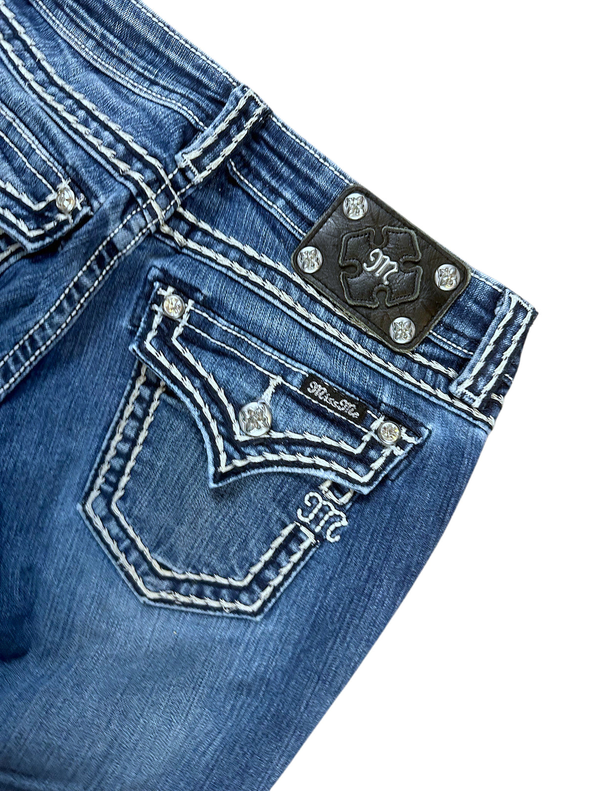 Vintage Miss Me Low Waist Bootcut Damenjeans „Signature Boot“ (M) – Detailaufnahme 3
