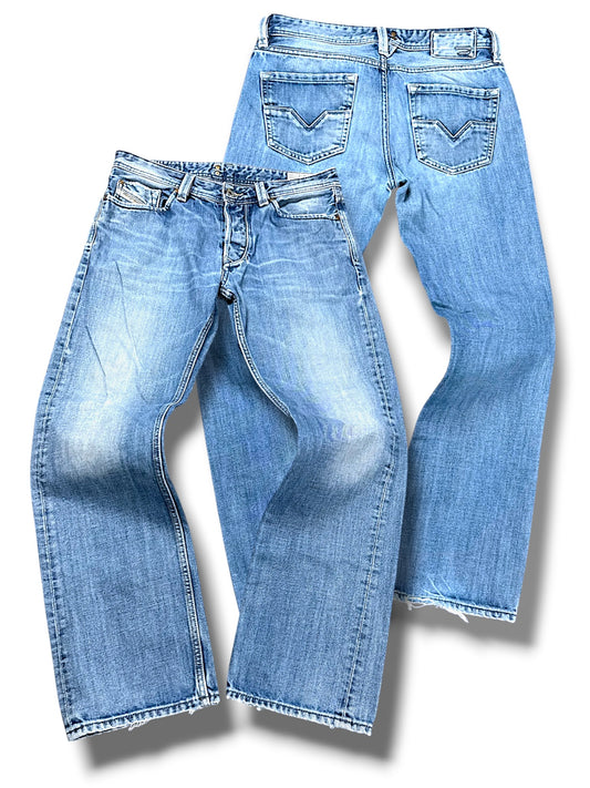 Vintage Diesel Y2K Straight Leg Jeans „Larkee“ (S)