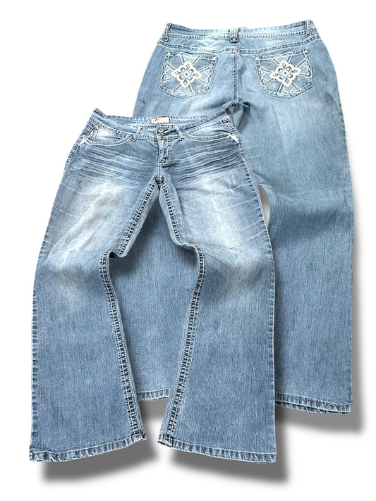 Vintage Embroidery Y2K Flared Jeans (S)