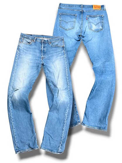 Vintage Levi’s Y2K Straight Leg Jeans (XL)