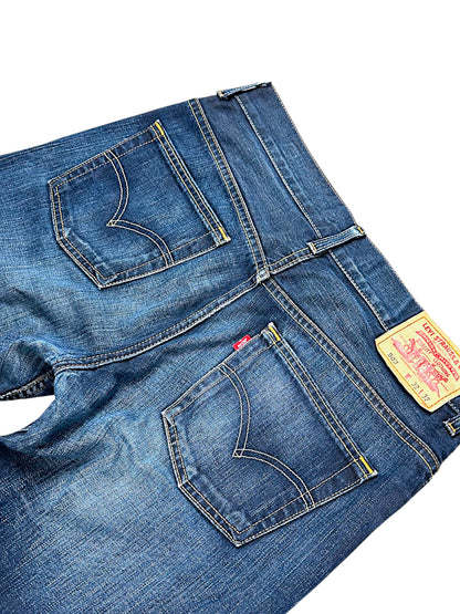 Vintage Levi’s Y2K Baggy Jeans (M)