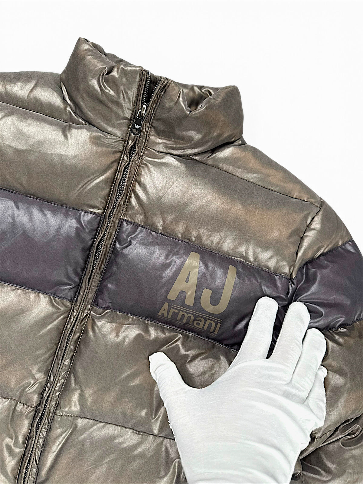 Vintage Armani Teen Pufferjacke (S) – Detailaufnahme 1