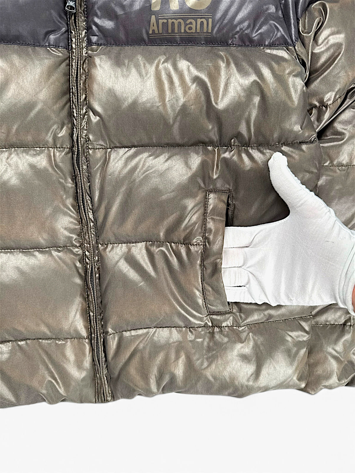 Vintage Armani Teen Pufferjacke (S) – Detailaufnahme 2