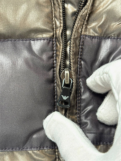 Vintage Armani Teen Pufferjacke (S) – Detailaufnahme 3