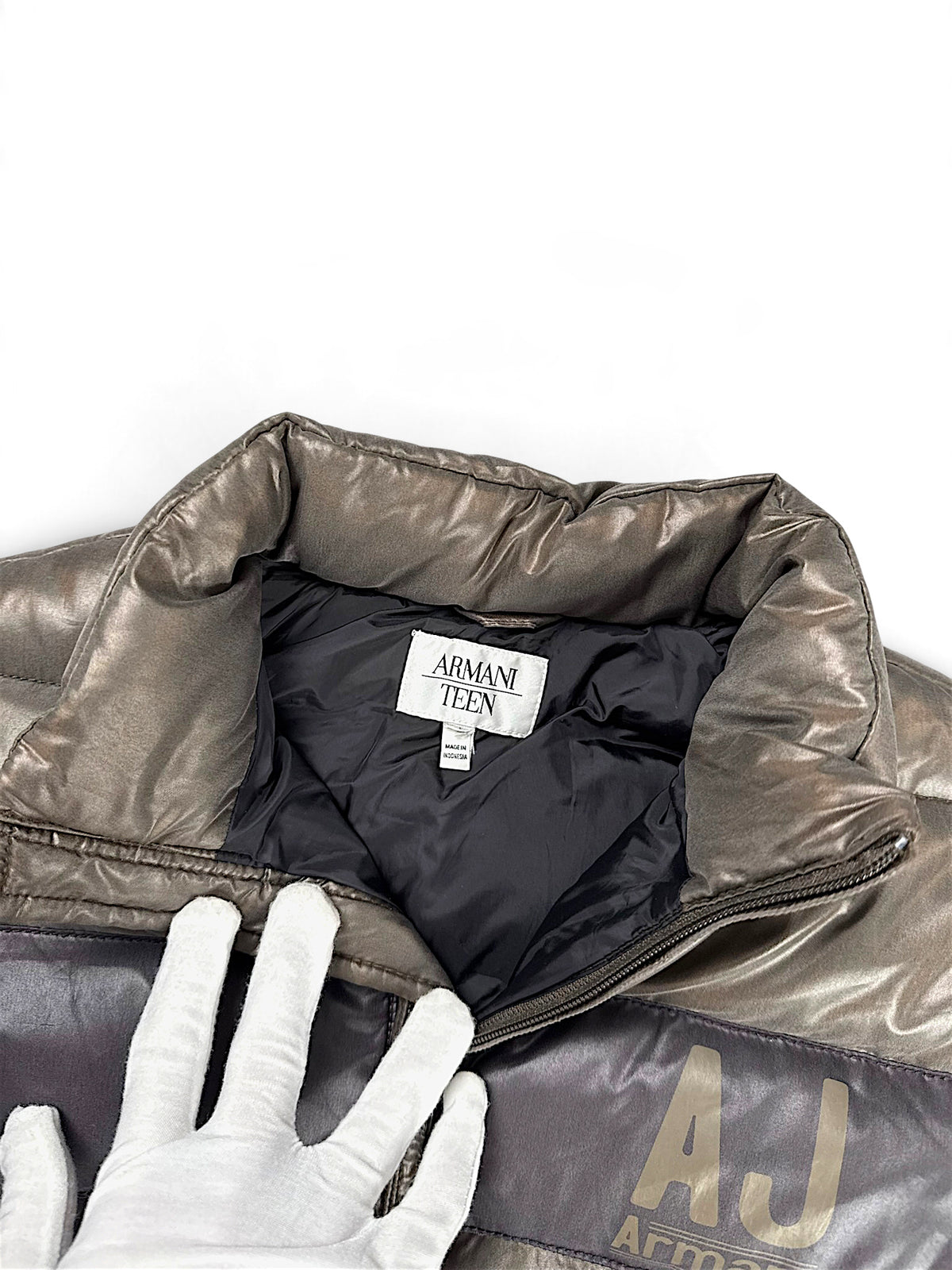 Vintage Armani Teen Pufferjacke (S) – Detailaufnahme 4