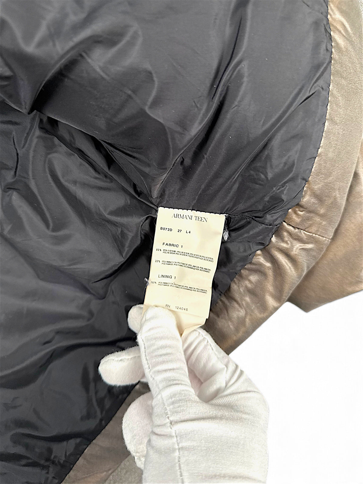 Vintage Armani Teen Pufferjacke (S) – Detailaufnahme 5