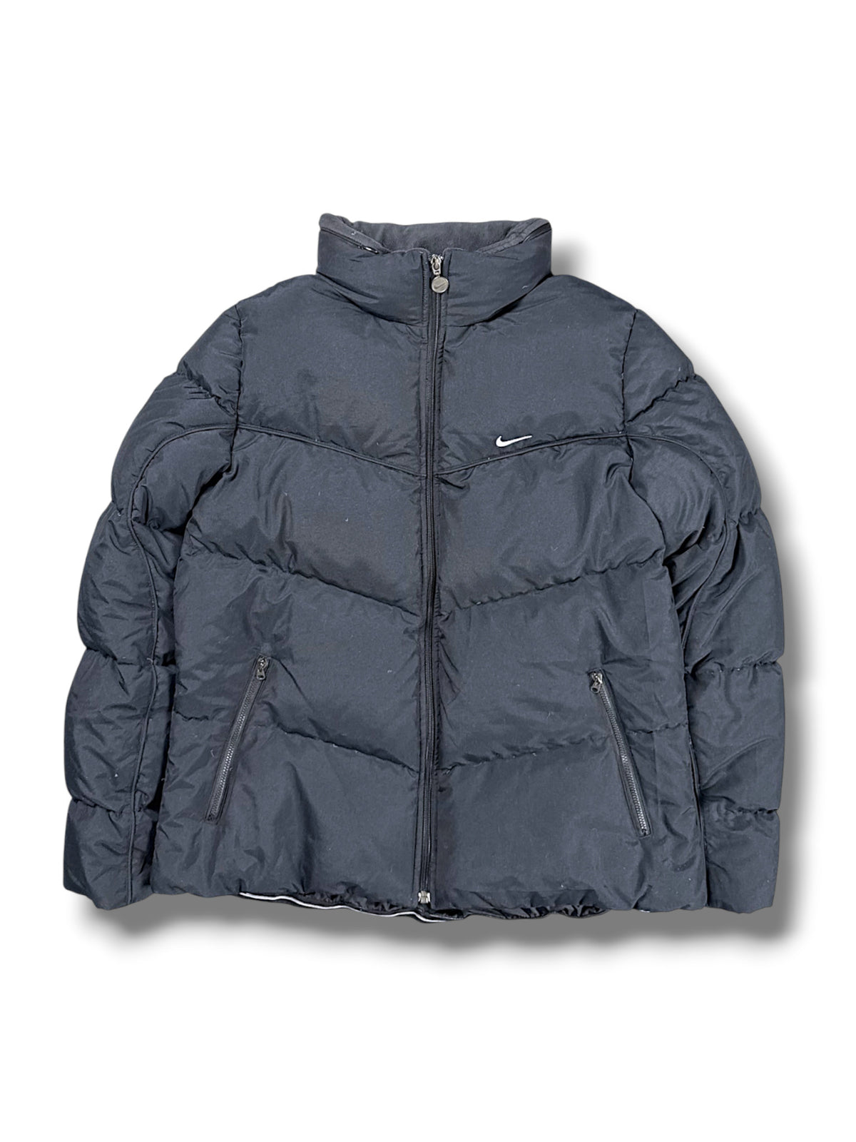 Vintage Nike Y2K Pufferjacke (L) – Vorderansicht