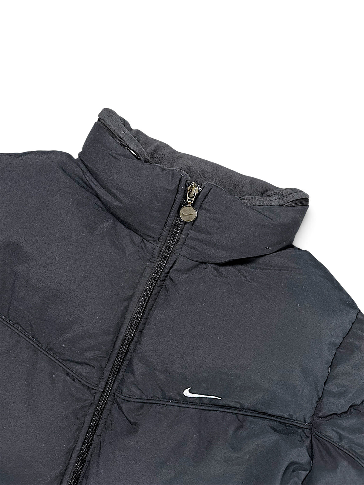Vintage Nike Y2K Pufferjacke (L) – Detailaufnahme 1