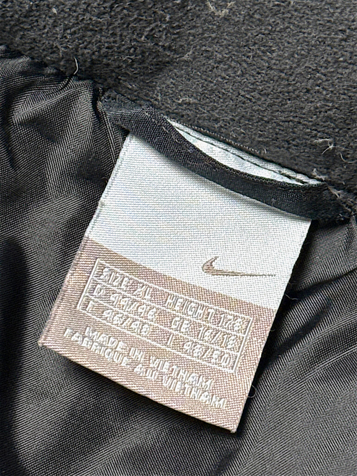 Vintage Nike Y2K Pufferjacke (L) – Detailaufnahme 2