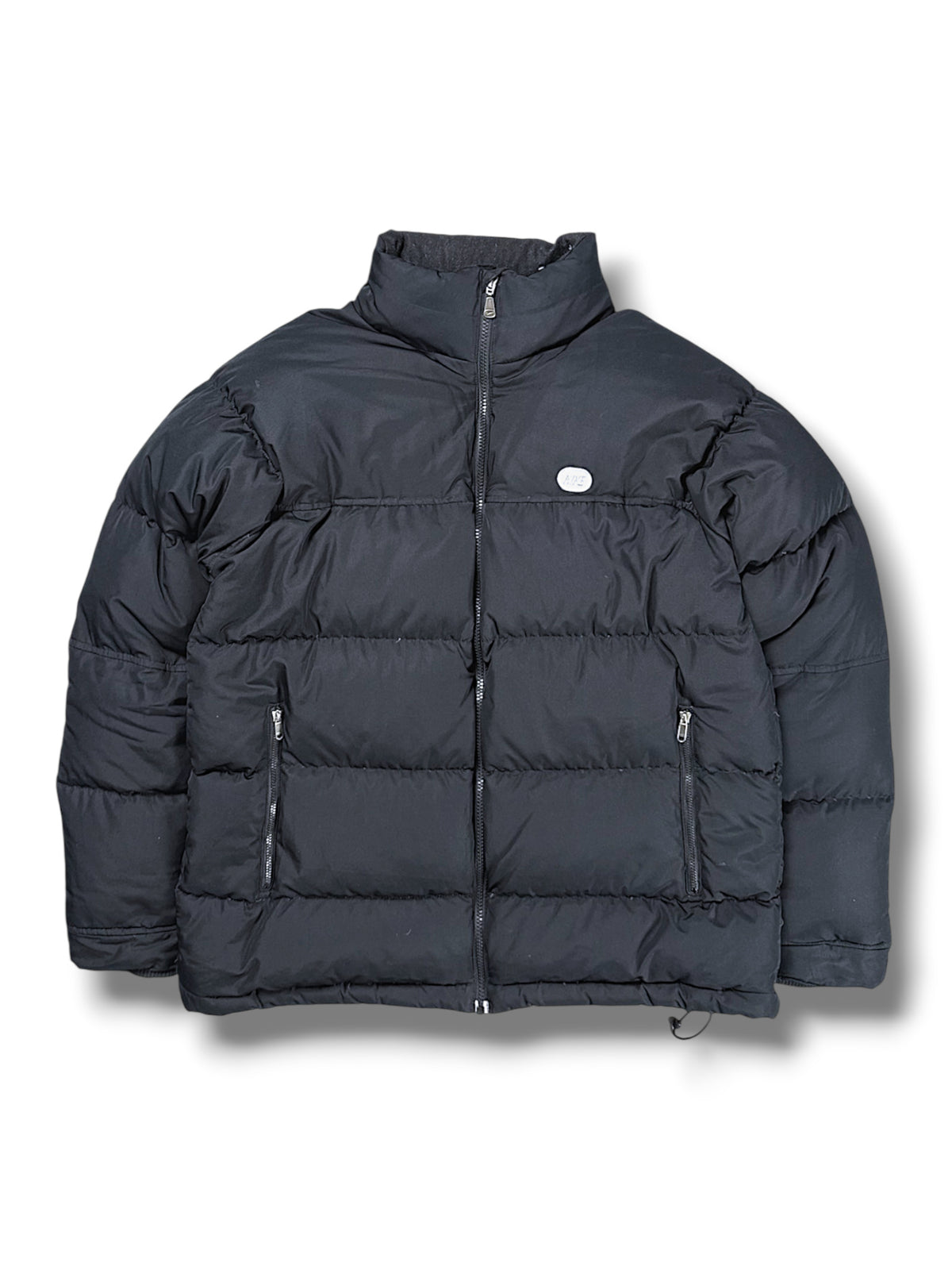 Vintage Nike Y2K Pufferjacke (M) – Vorderansicht