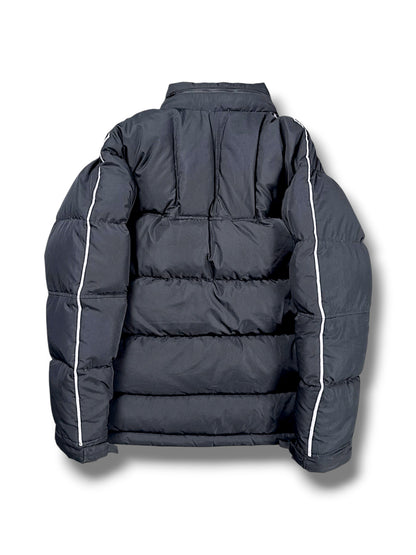 Vintage Nike Y2K Pufferjacke (M) – Rückansicht