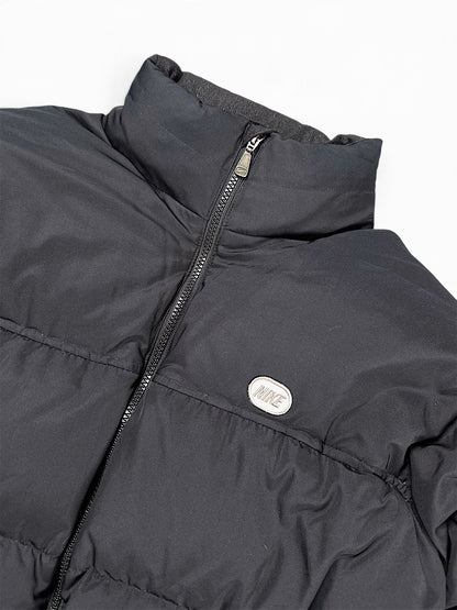 Vintage Nike Y2K Pufferjacke (M) – Detailaufnahme 1