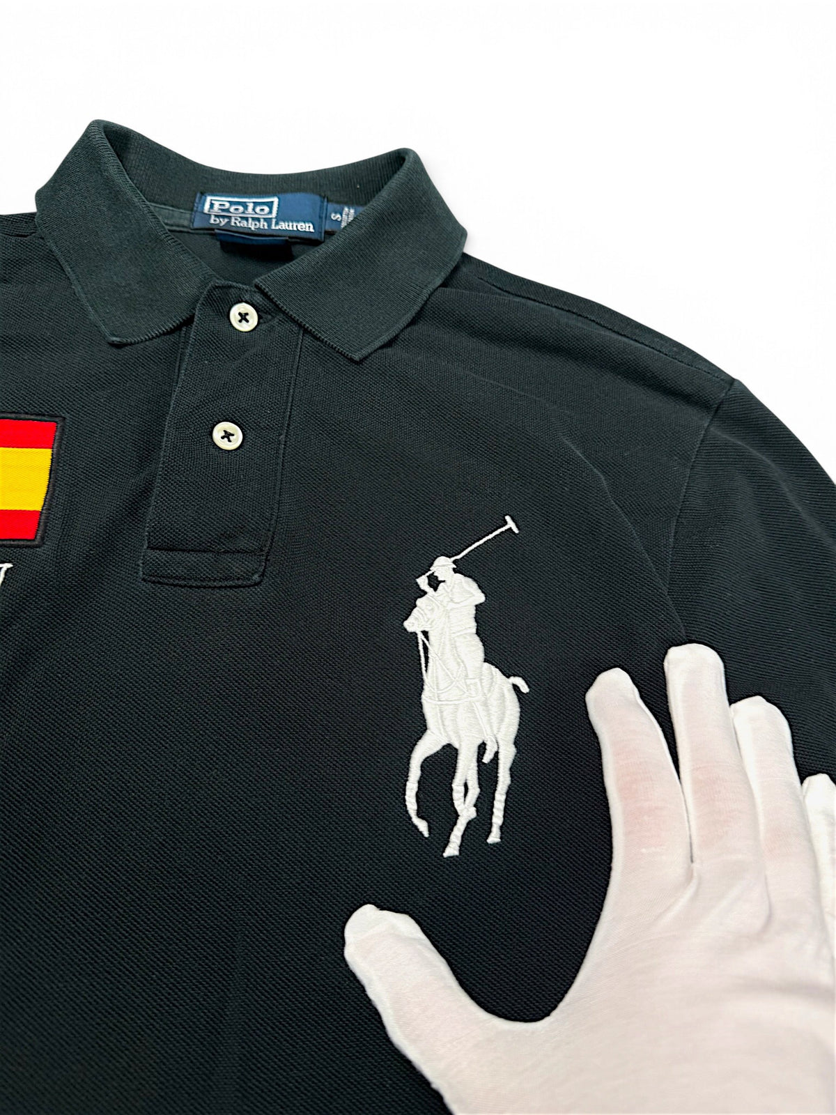 Vintage Ralph Lauren Y2K „Spain“ Langarm-Polo (M) – Detailaufnahme 1
