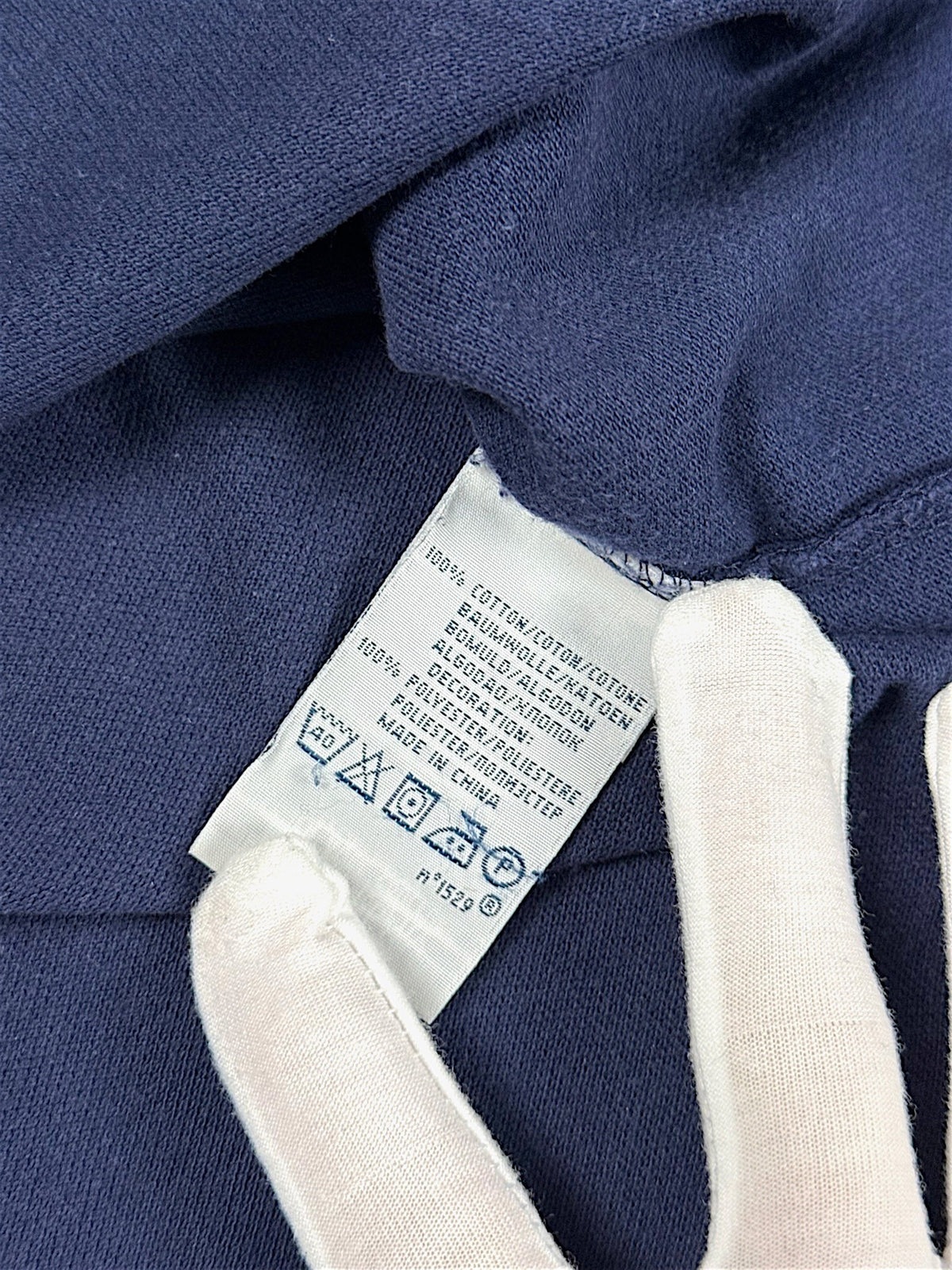 Vintage Ralph Lauren Y2K „USA“ Polo (S) – Detailaufnahme 4