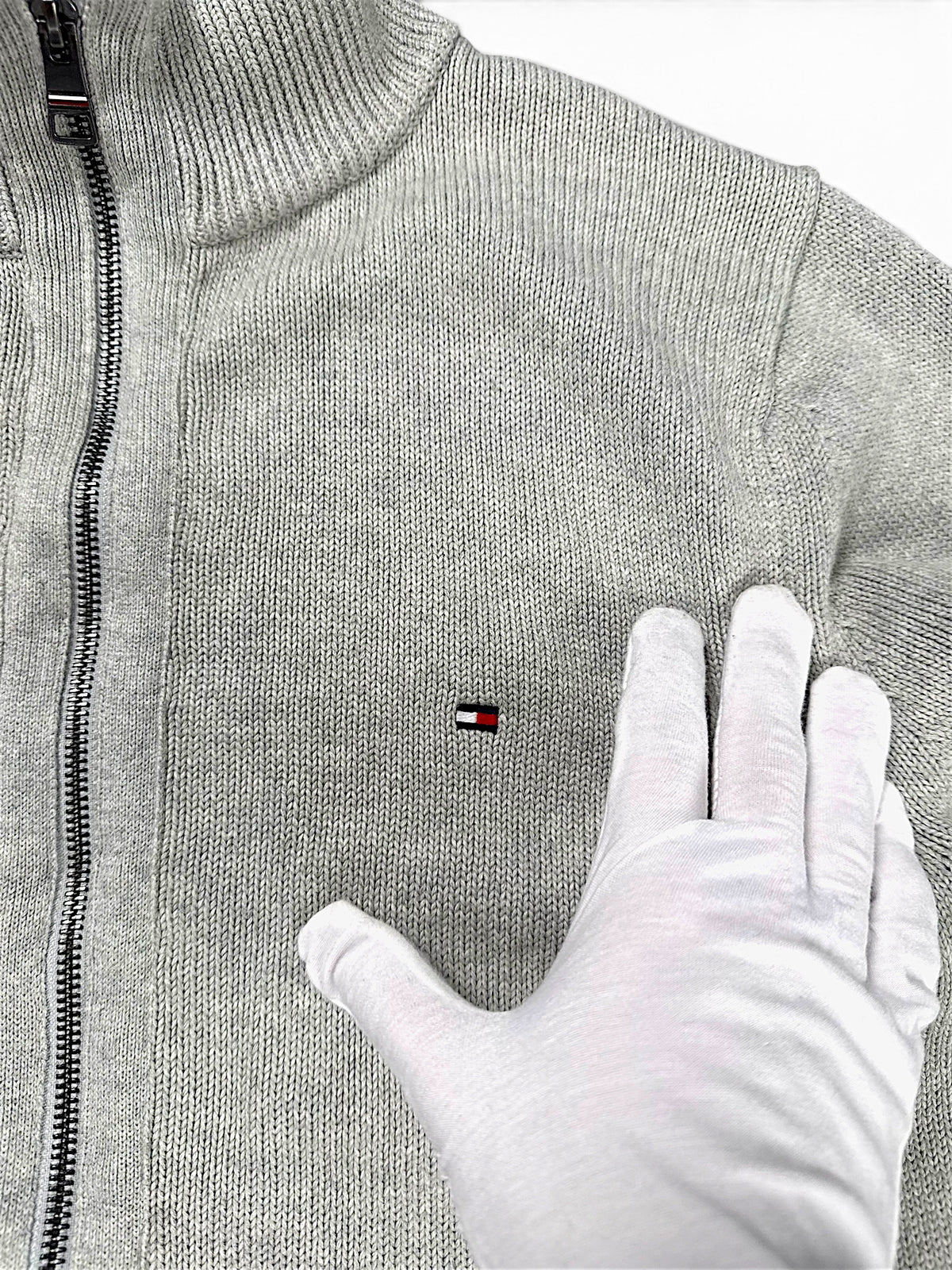 Vintage Tommy Hilfiger Zip-Pullover (L) – Detailaufnahme 1