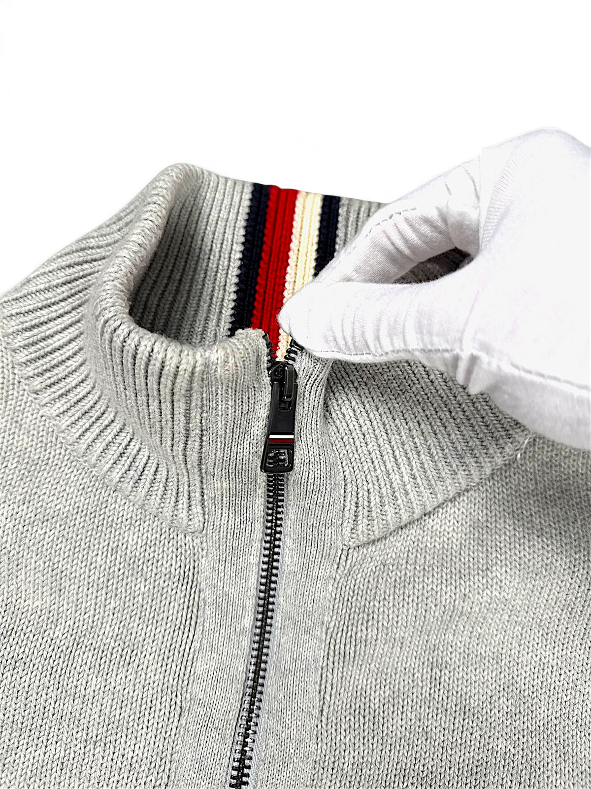 Vintage Tommy Hilfiger Zip-Pullover (L) – Detailaufnahme 2