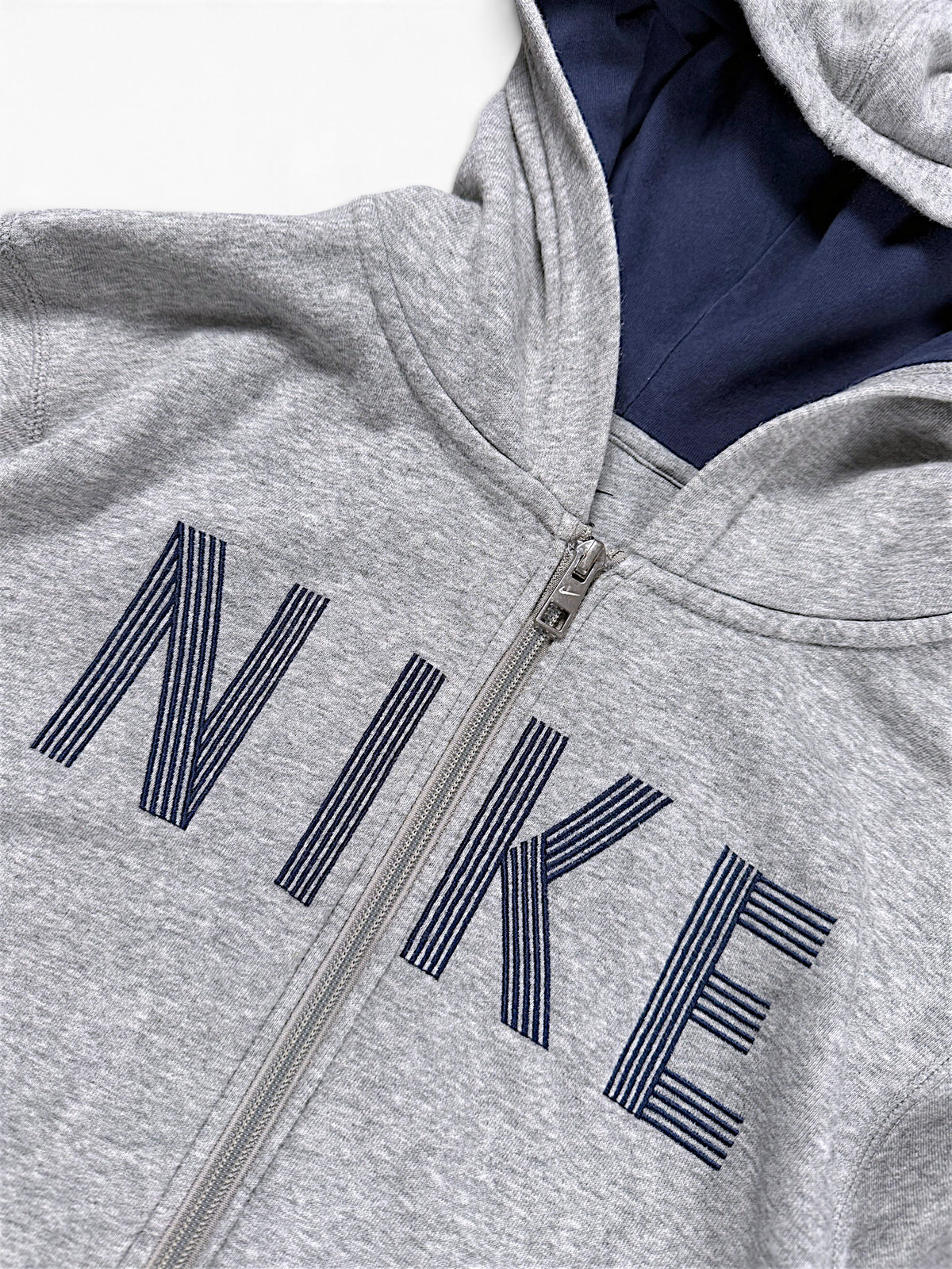 Vintage Nike Zip-Hoodie (S) – Detailaufnahme 1