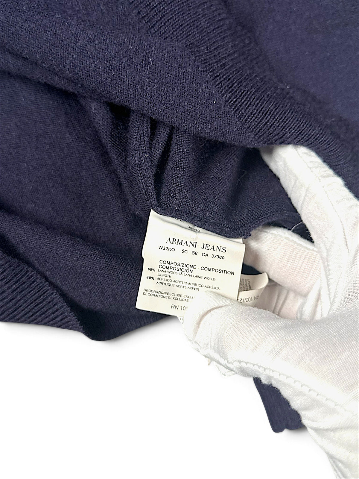 Vintage Armani Y2K Wollpullover (M) – Detailaufnahme 3