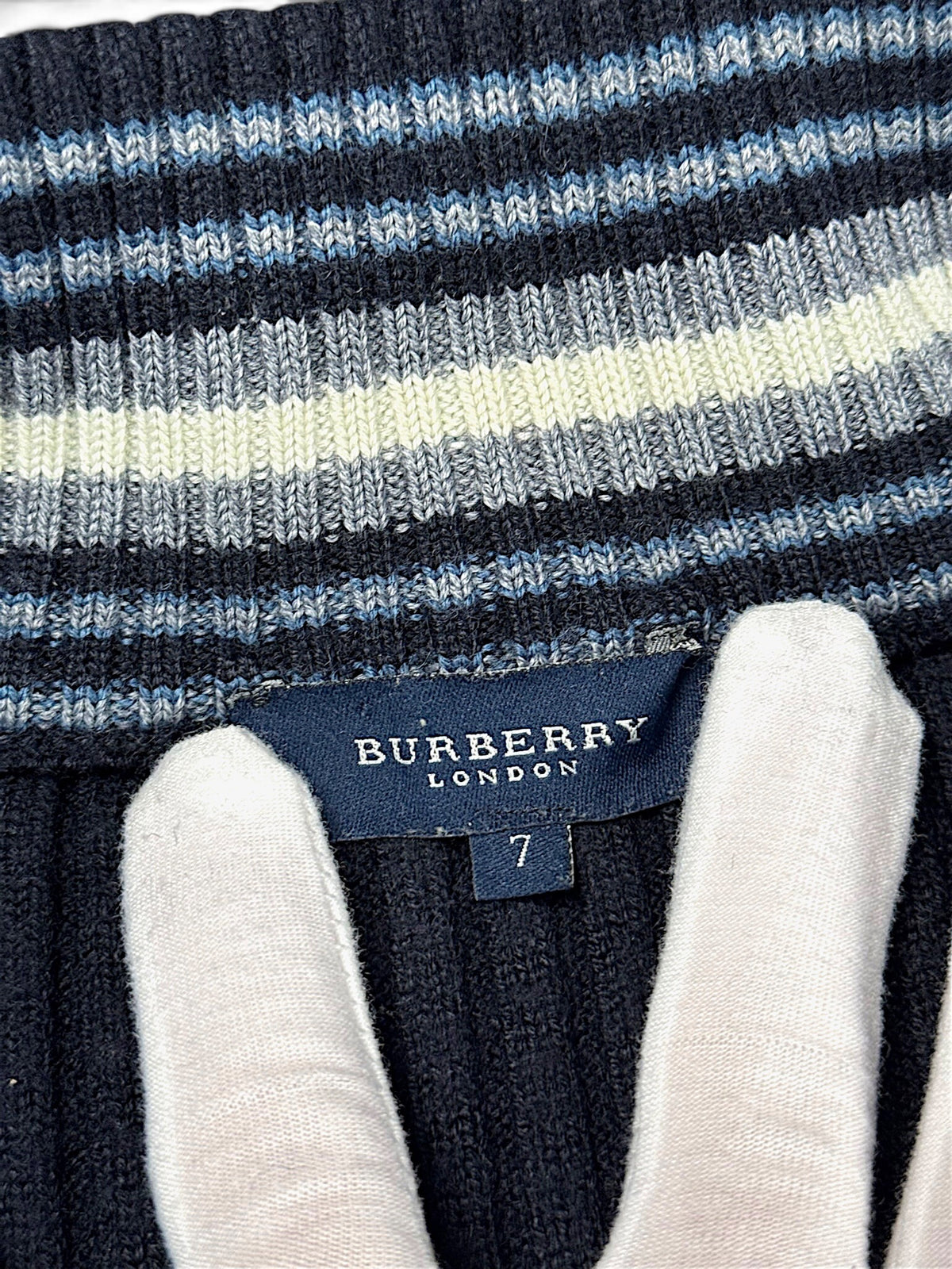 Vintage Burberry Y2K Strickpullover mit Kragen (S) – Detailaufnahme 3